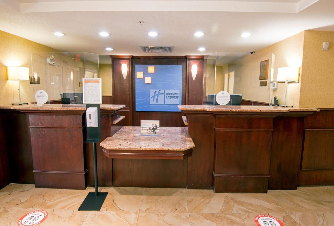 Holiday Inn Express Hotel & Suites Edson By Ihg Exteriör bild
