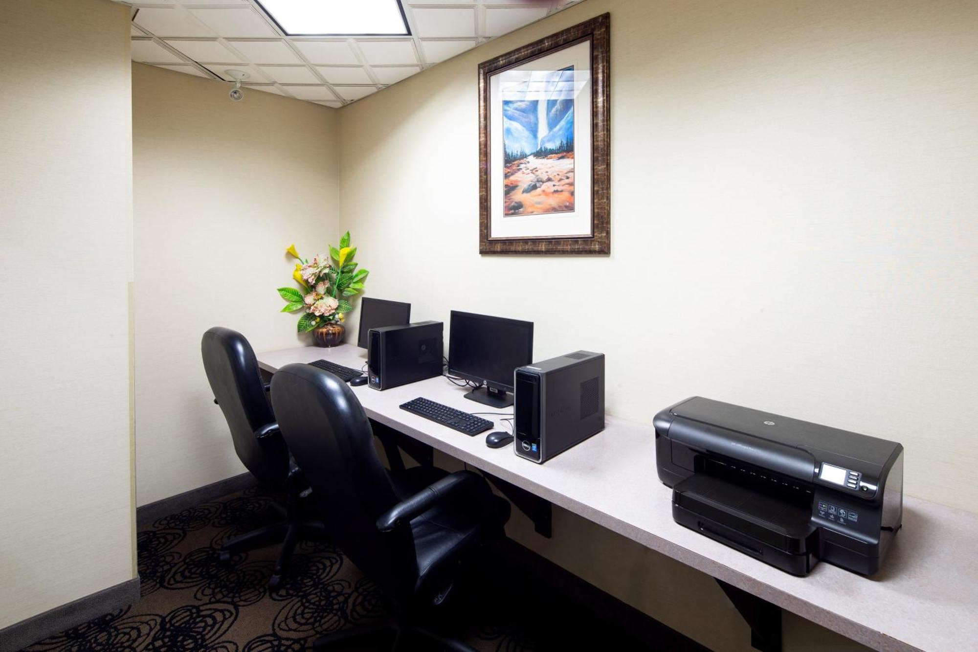 Holiday Inn Express Hotel & Suites Edson By Ihg Exteriör bild