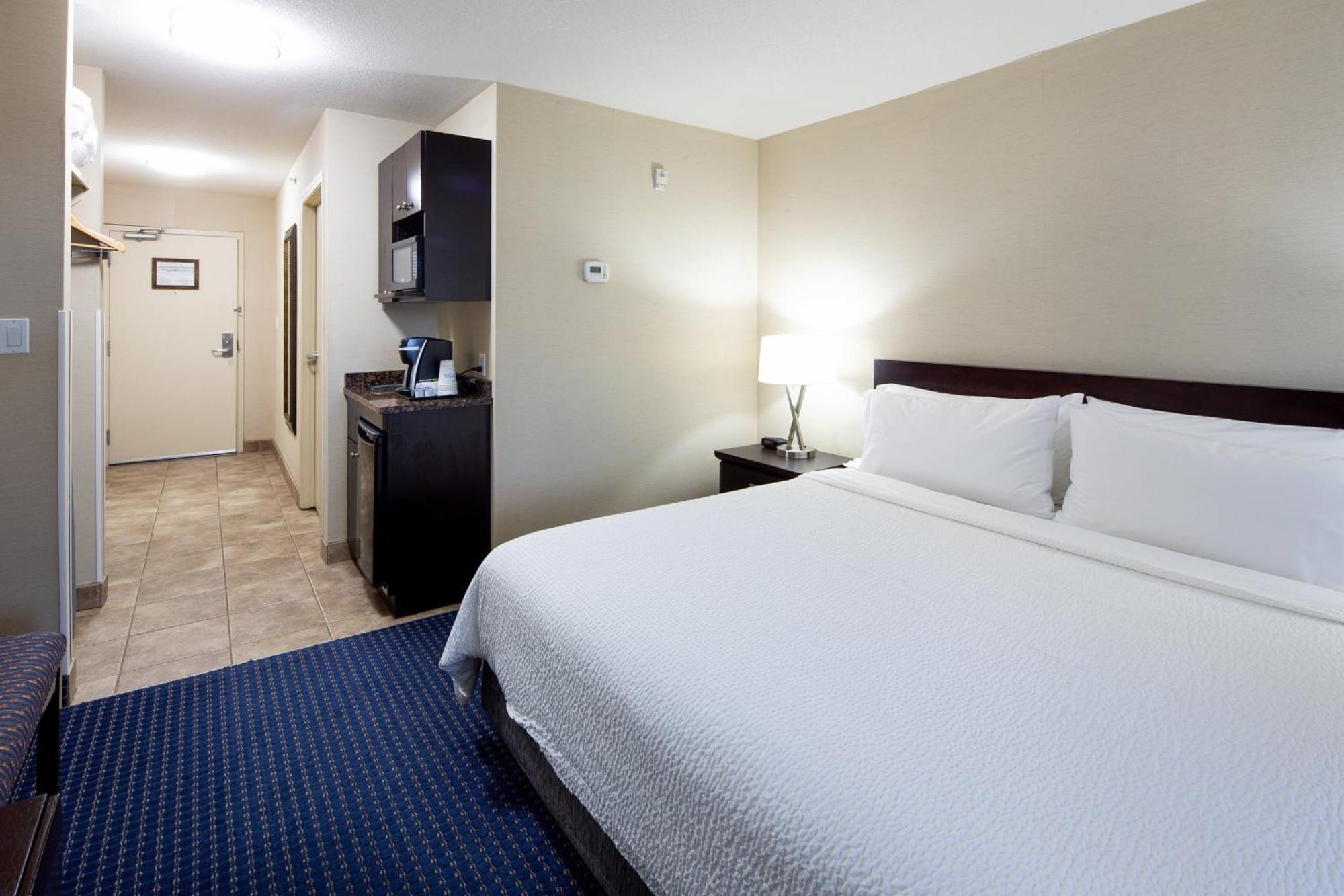 Holiday Inn Express Hotel & Suites Edson By Ihg Exteriör bild