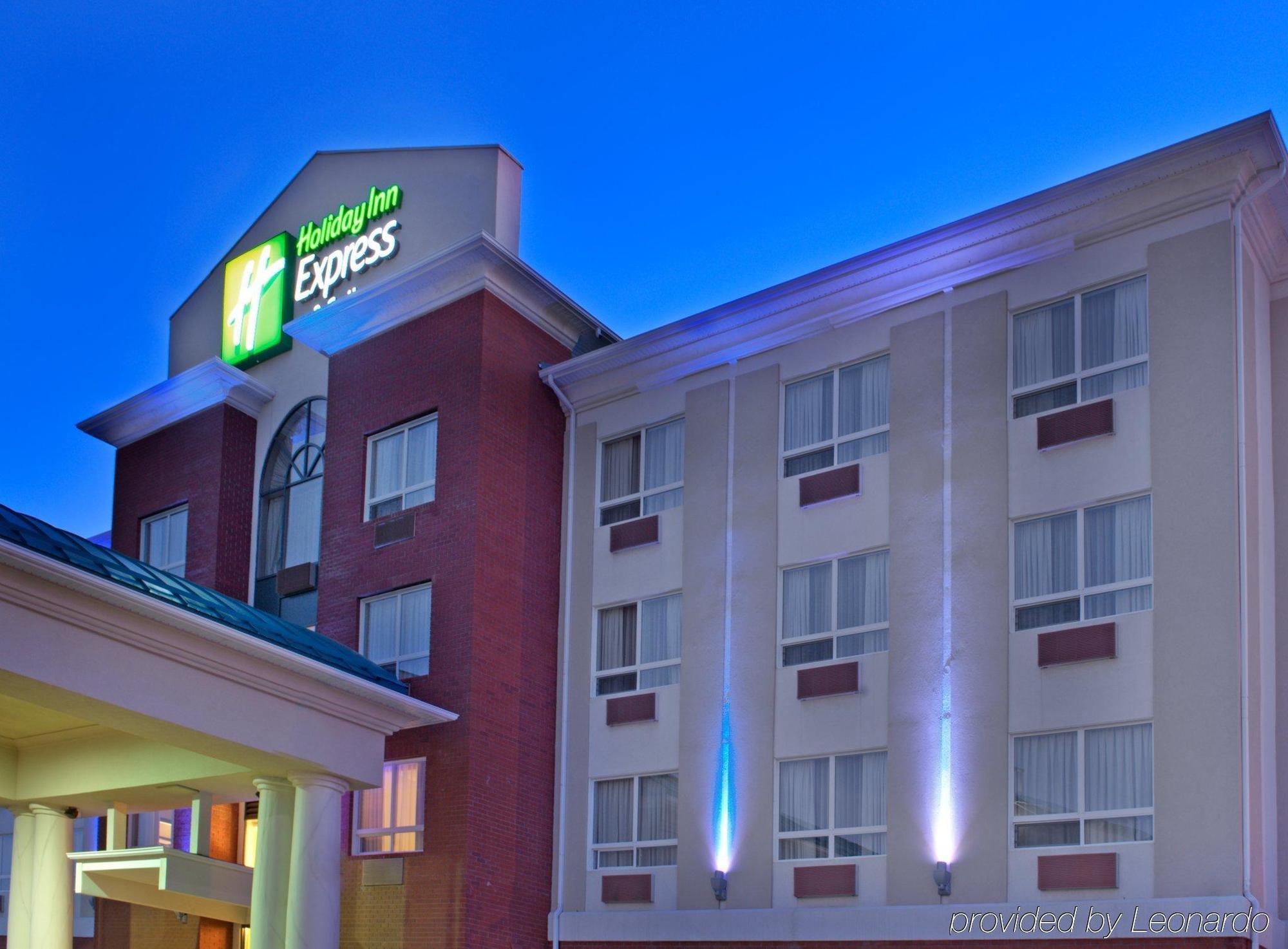 Holiday Inn Express Hotel & Suites Edson, An Ihg Hotel Exteriör bild
