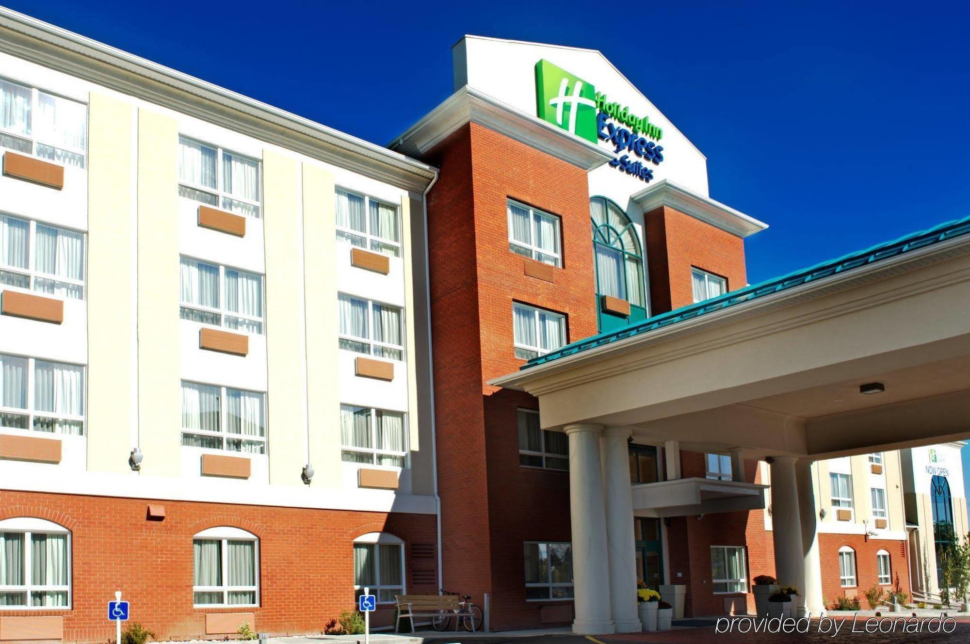 Holiday Inn Express Hotel & Suites Edson By Ihg Exteriör bild