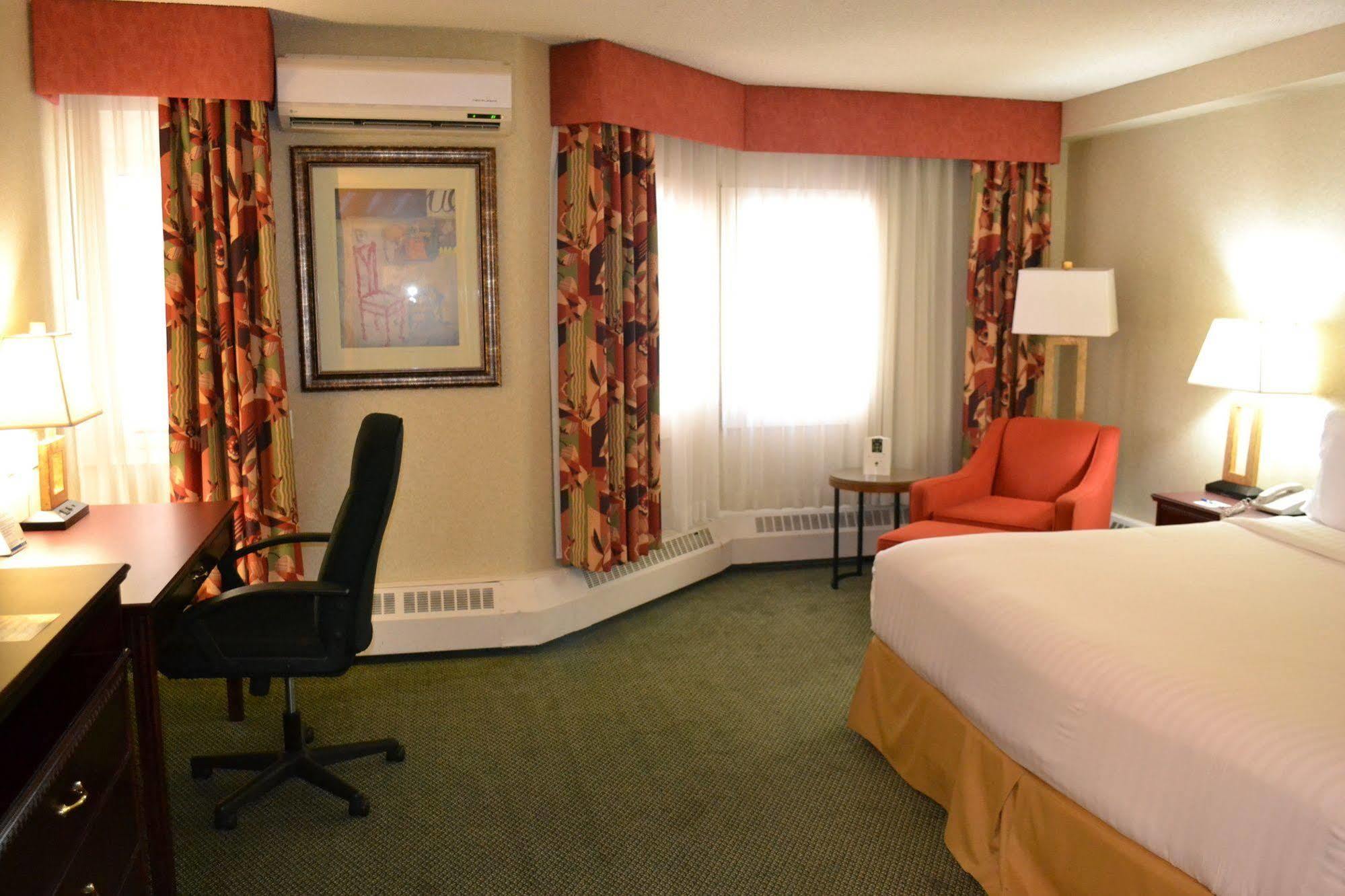 Holiday Inn Express Hotel & Suites Edson By Ihg Exteriör bild