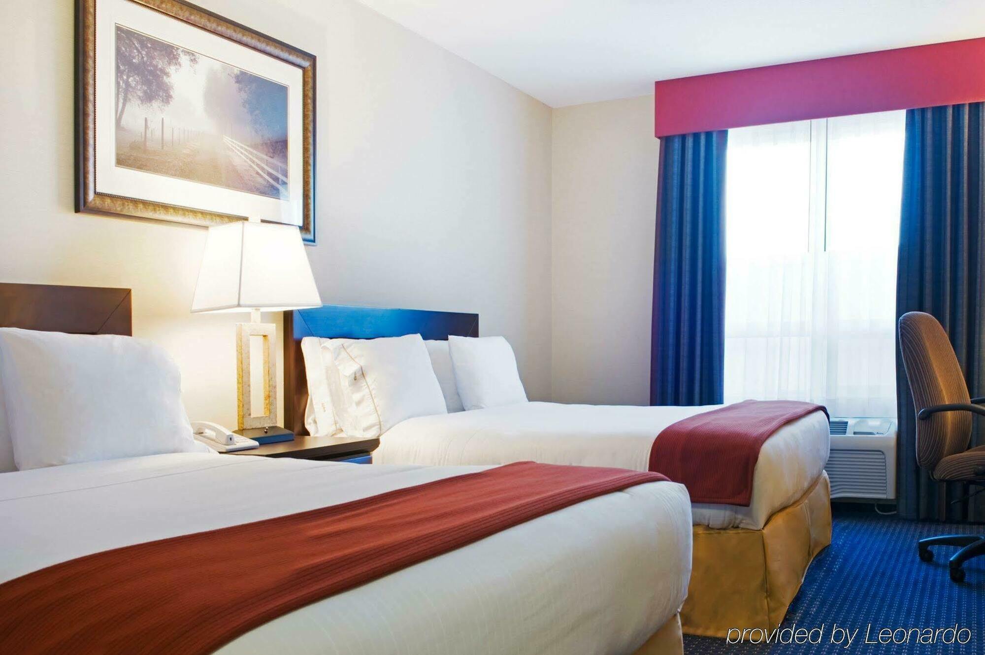 Holiday Inn Express Hotel & Suites Edson By Ihg Exteriör bild