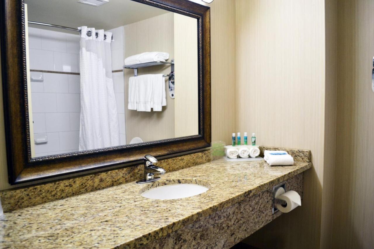 Holiday Inn Express Hotel & Suites Edson By Ihg Exteriör bild
