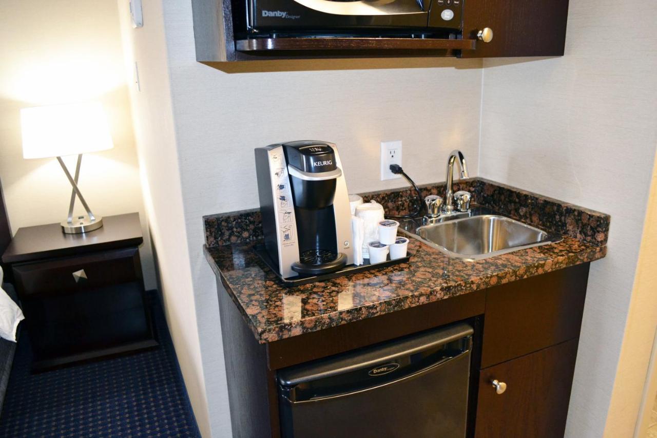 Holiday Inn Express Hotel & Suites Edson By Ihg Exteriör bild